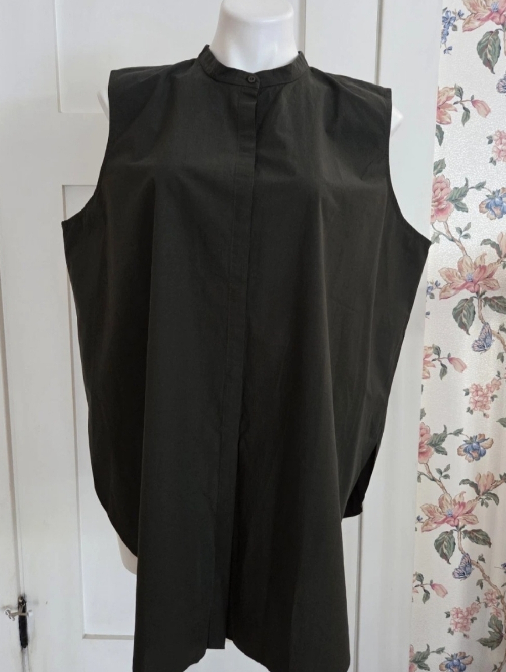 Eileen Fisher Organic Cotton Sleeveless Button Down Shirt
